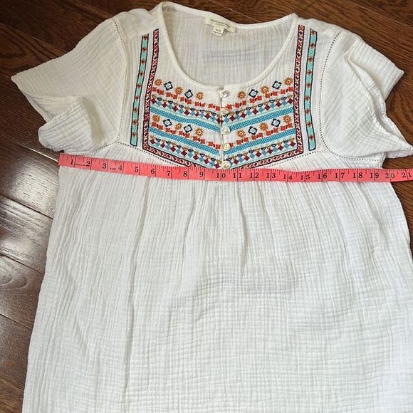 Beach Lunch Lounge Embroidered Top - Picture 6 of 9